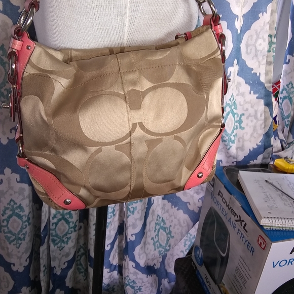 Vtg Coach Shoulder Bag, tan and pink GUC - Picture 3 of 9